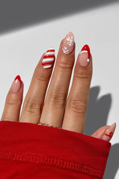 Simple Christmas Nails 2026: Festive Designs That Win Hearts
